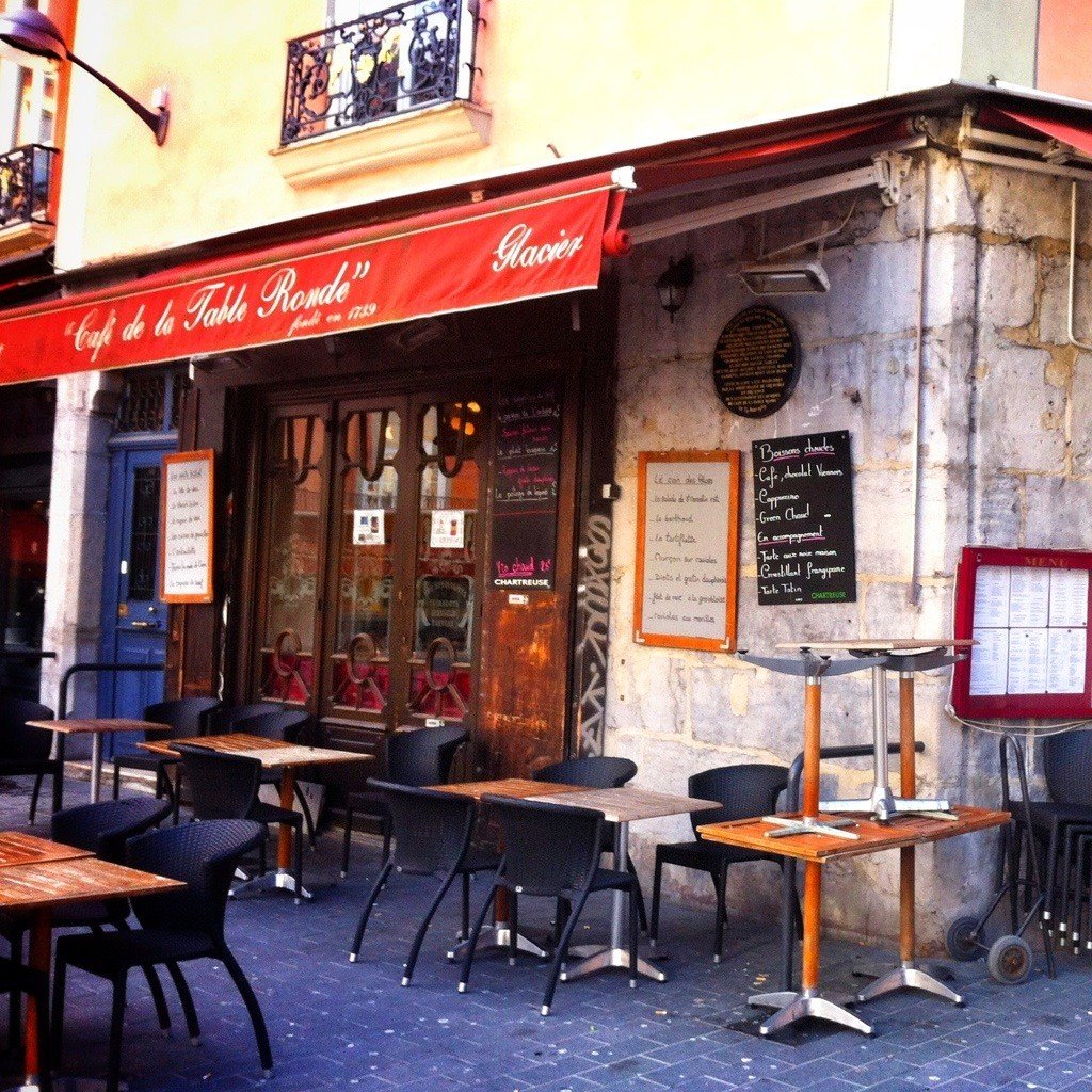How to Spend a Day in Grenoble, France 8 de Ronde