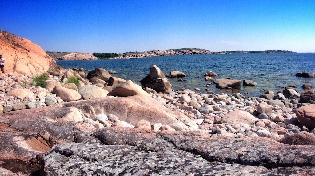 Summer Vibes from Finland's Archipelago: Nagu, Kökar & Mariehamn 30 Rocks on Källskär Finland © The Blonde Gypsy