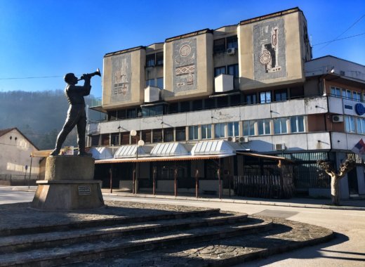 Center of Guča with monument of a trumpeter sculpted by Velmir Karavelic